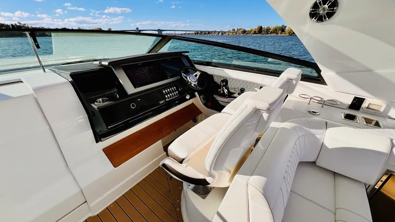 Slide: The Image of Sea Ray 400 SLX 2022 - 36