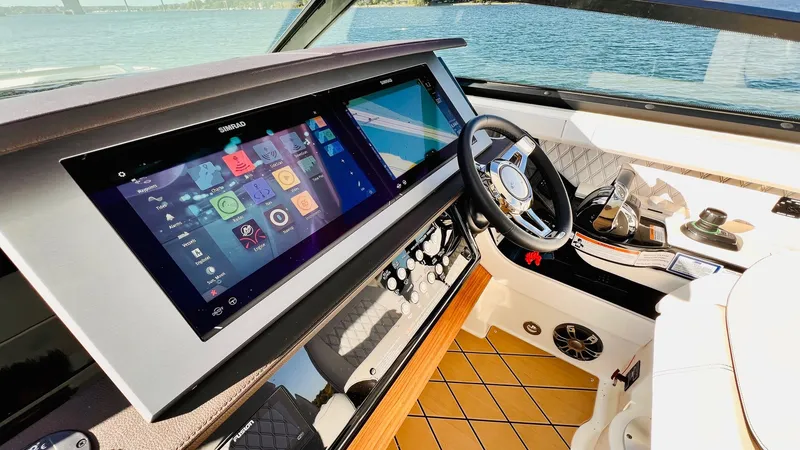 Slide: The Image of Sea Ray 400 SLX 2022 - 40