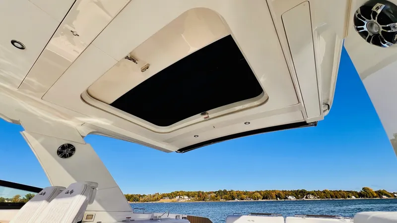 Slide: The Image of Sea Ray 400 SLX 2022 - 43