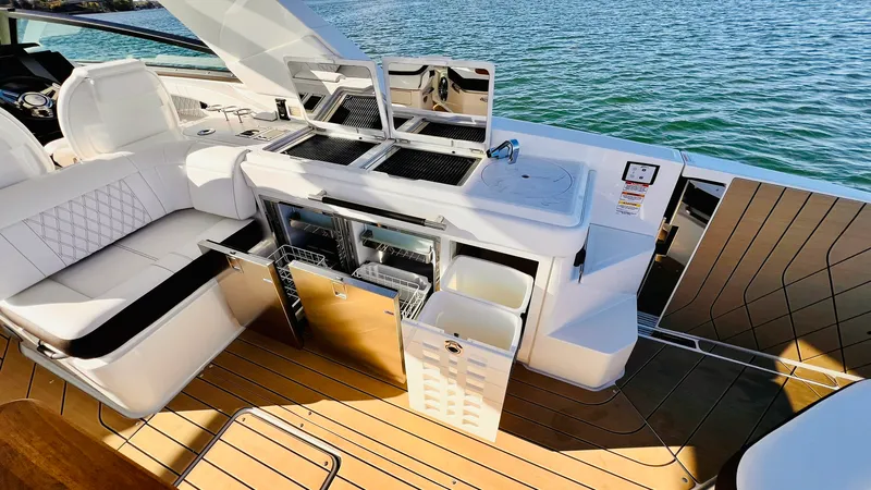 Slide: The Image of Sea Ray 400 SLX 2022 - 27
