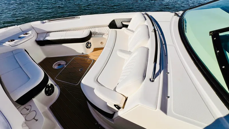 Slide: The Image of Sea Ray 400 SLX 2022 - 45