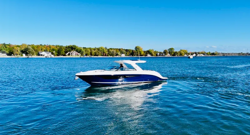 Slide: The Image of Sea Ray 400 SLX 2022 - 13