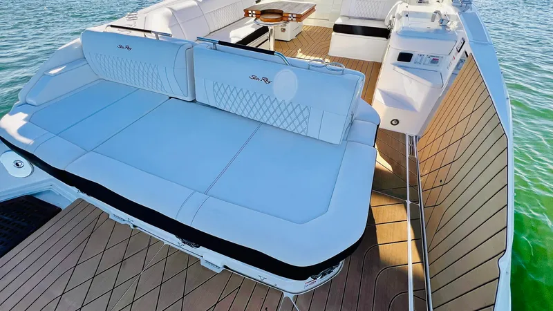 Slide: The Image of Sea Ray 400 SLX 2022 - 23