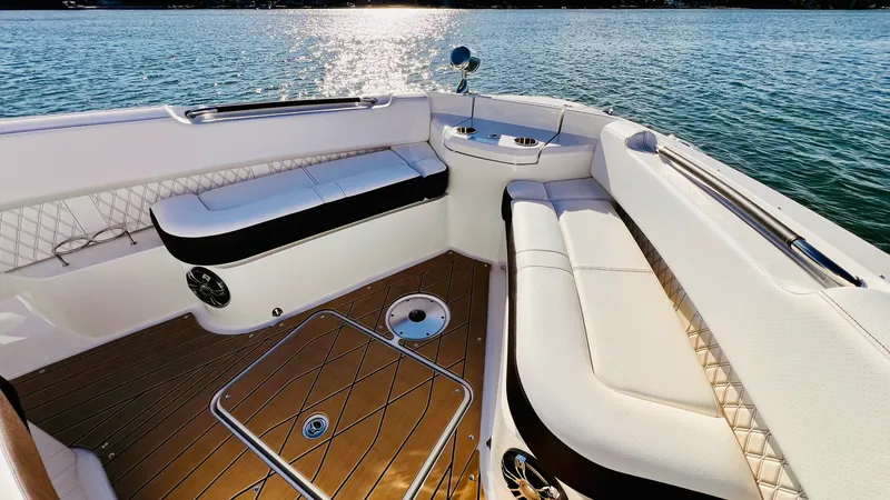 Slide: The Image of Sea Ray 400 SLX 2022 - 49
