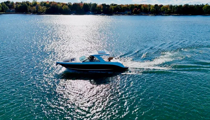 Slide: The Image of Sea Ray 400 SLX 2022 - 9