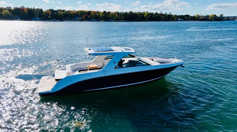Slide: The Image of Sea Ray 400 SLX 2022 - 15