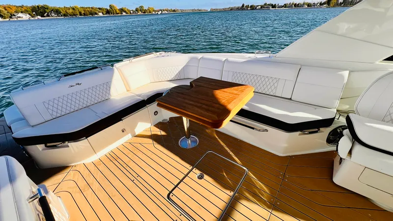 Slide: The Image of Sea Ray 400 SLX 2022 - 28
