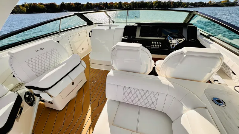 Slide: The Image of Sea Ray 400 SLX 2022 - 29