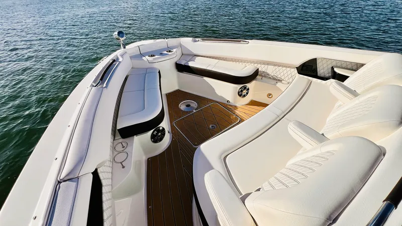 Slide: The Image of Sea Ray 400 SLX 2022 - 44