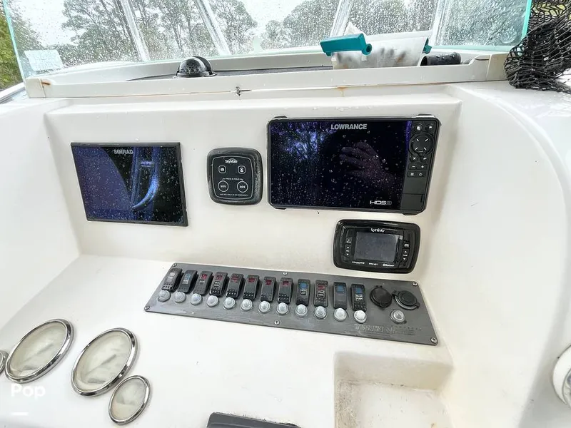 Slide: The Image of Simrad and Lowrance Electronics - 16000167