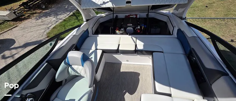 Slide: The Image of Regal 2100 RX 2019 - 15963900