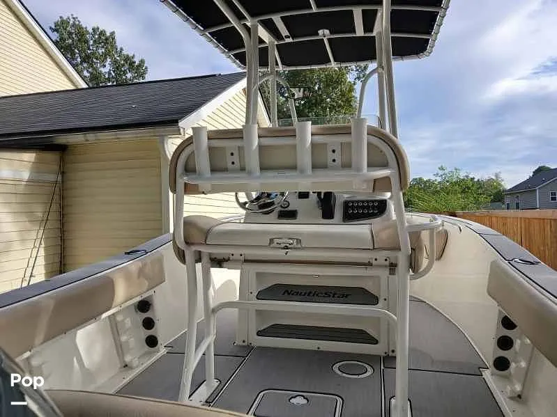 Slide: The Image of NauticStar 2102 Legacy 2018 - 15991916