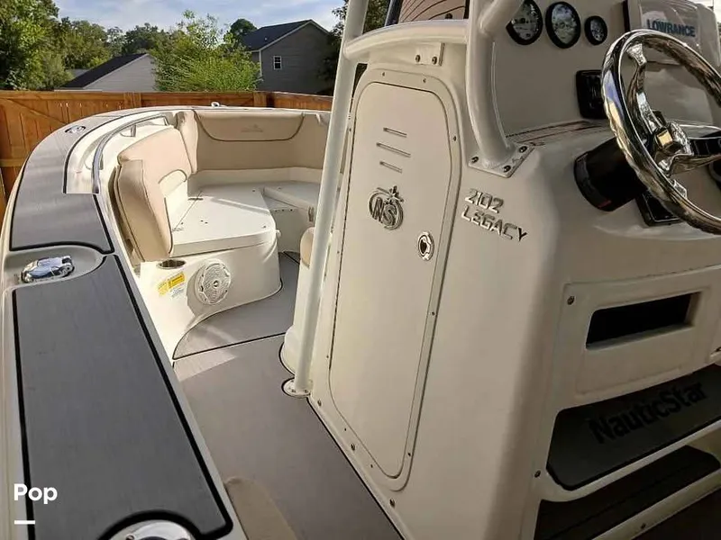 Slide: The Image of NauticStar 2102 Legacy 2018 - 15992002