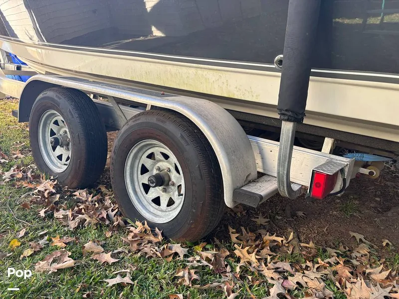 Slide: The Image of NauticStar 2102 Legacy 2018 - 16023510