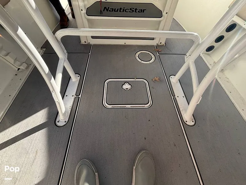 Slide: The Image of NauticStar 2102 Legacy 2018 - 16023516