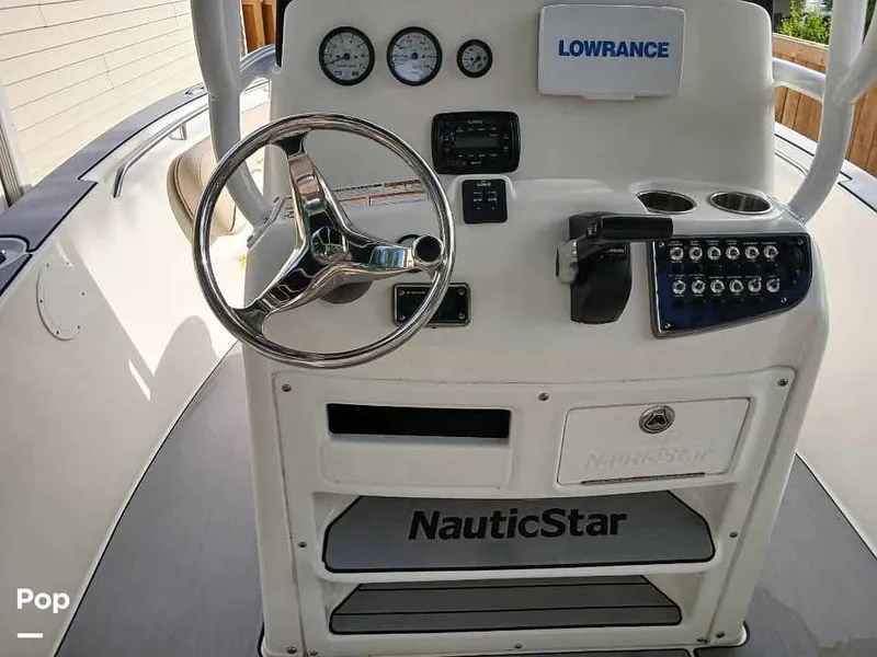 Slide: The Image of NauticStar 2102 Legacy 2018 - 15992007