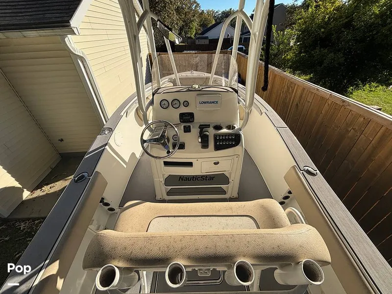 Slide: The Image of NauticStar 2102 Legacy 2018 - 16023550