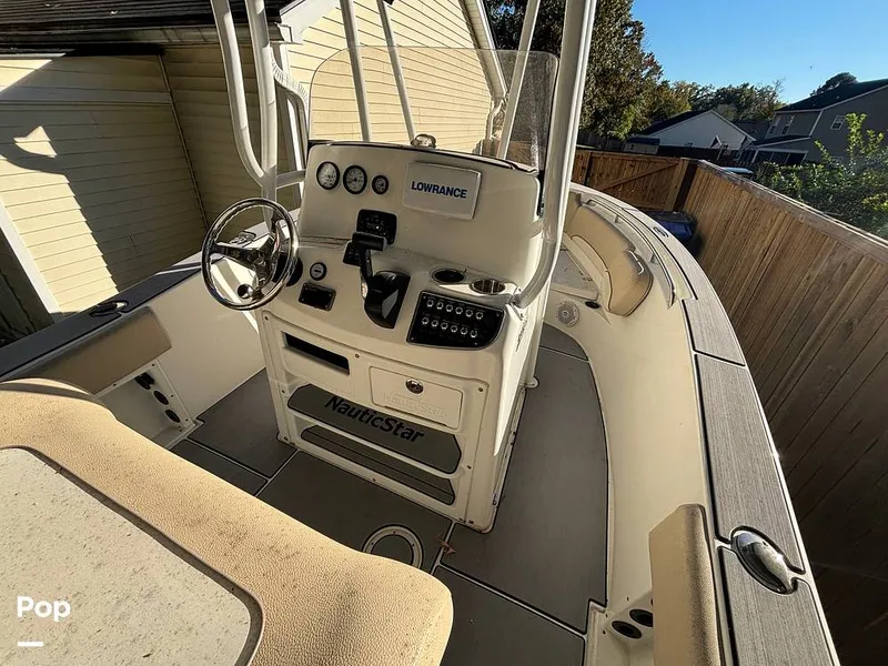 Slide: The Image of NauticStar 2102 Legacy 2018 - 16023552