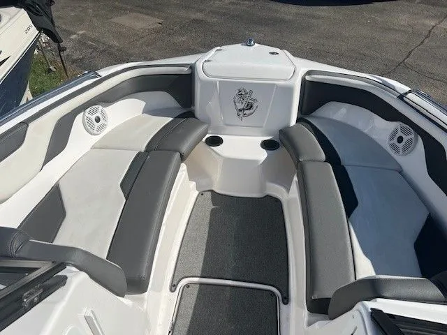 Slide: The Image of Yamaha 210 SX 2020 - 2