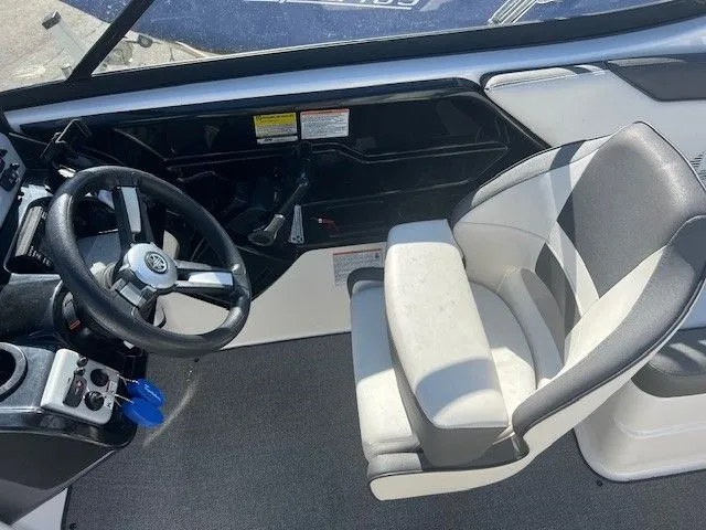 Slide: The Image of Yamaha 210 SX 2020 - 3