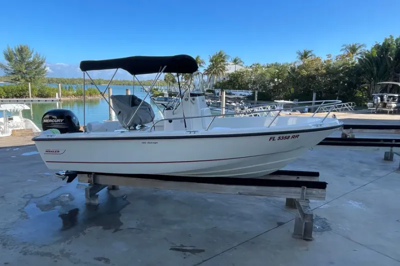 Slide: The Image of Boston Whaler 190 OUTRAGE 2018 - 1