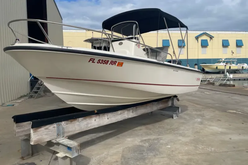 Slide: The Image of Boston Whaler 190 OUTRAGE 2018 - 2