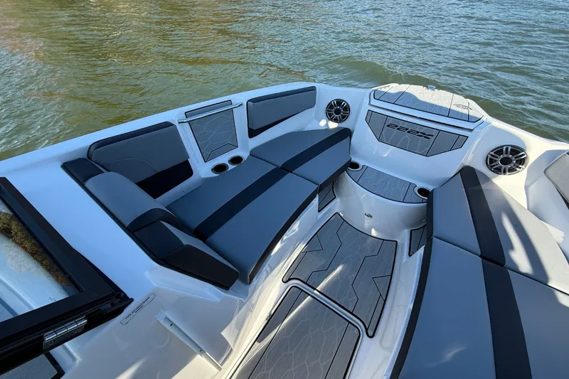 Slide: The Image of Yamaha 222XE 2026 - 18