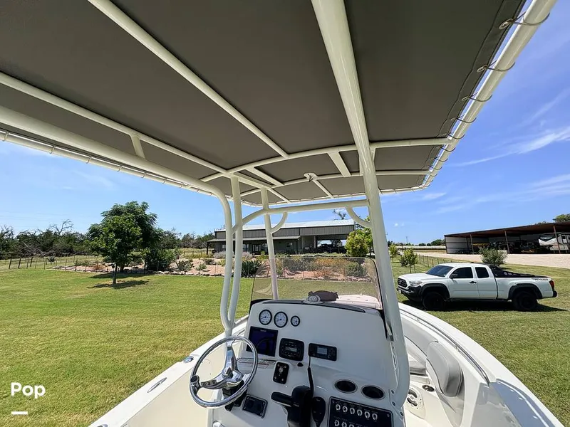 Slide: The Image of NauticStar 2102L 2021 - 16634548