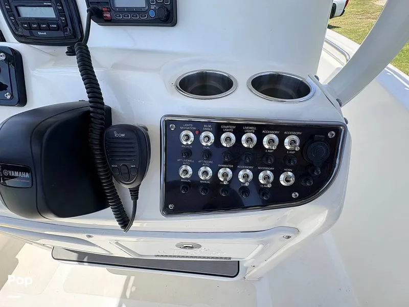 Slide: The Image of NauticStar 2102L 2021 - 16634530