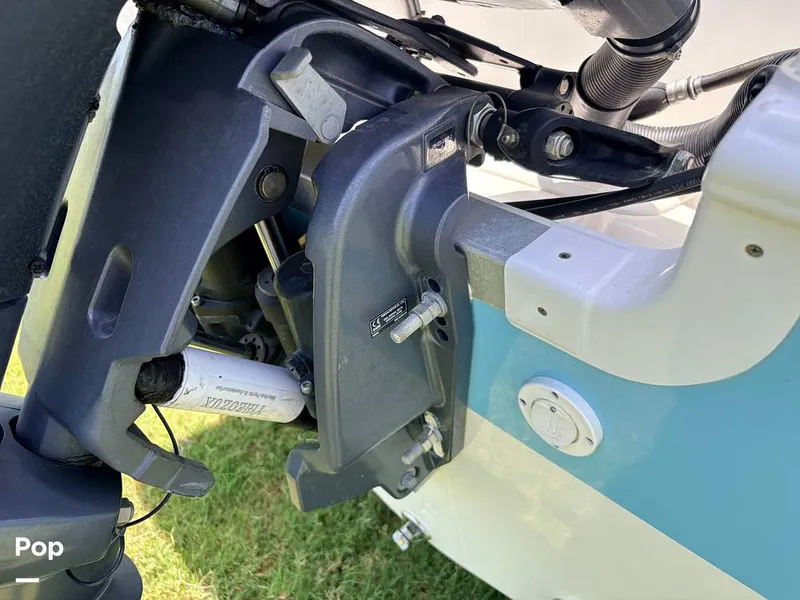 Slide: The Image of NauticStar 2102L 2021 - 16634573