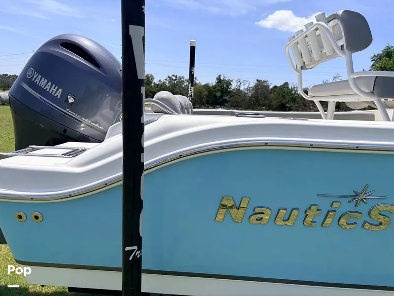Slide: The Image of NauticStar 2102L 2021 - 16634579