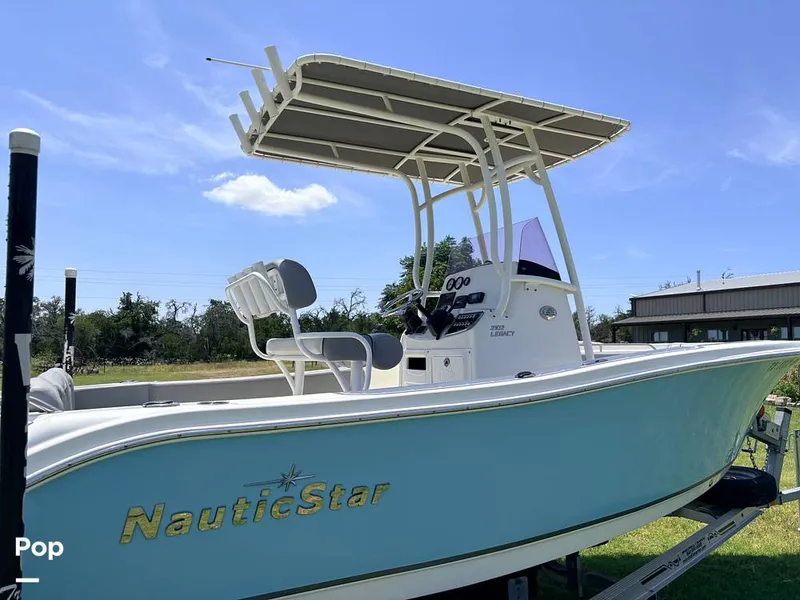 Slide: The Image of NauticStar 2102L 2021 - 16634587