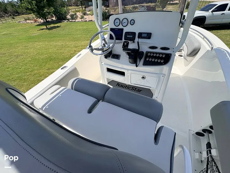 Slide: The Image of NauticStar 2102L 2021 - 16634550