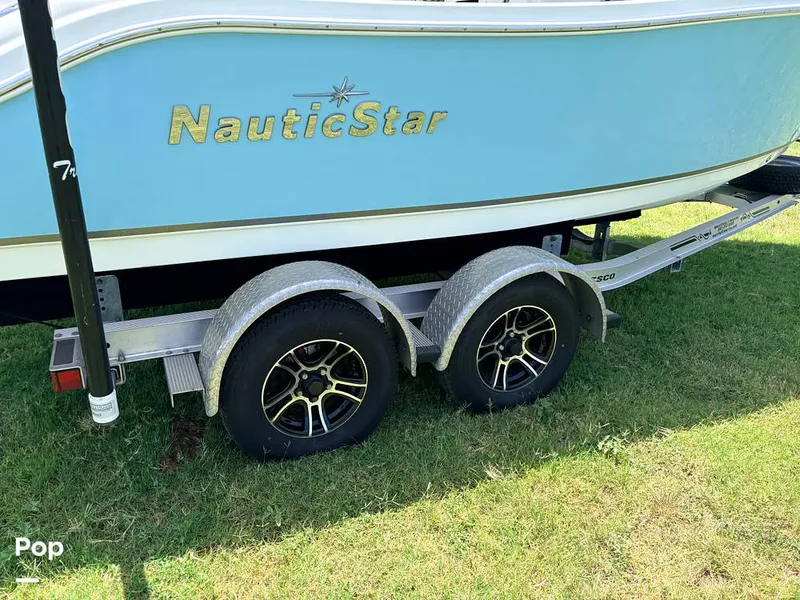 Slide: The Image of NauticStar 2102L 2021 - 16634585