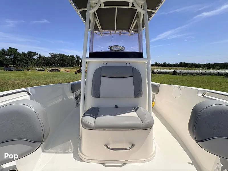 Slide: The Image of NauticStar 2102L 2021 - 16634506