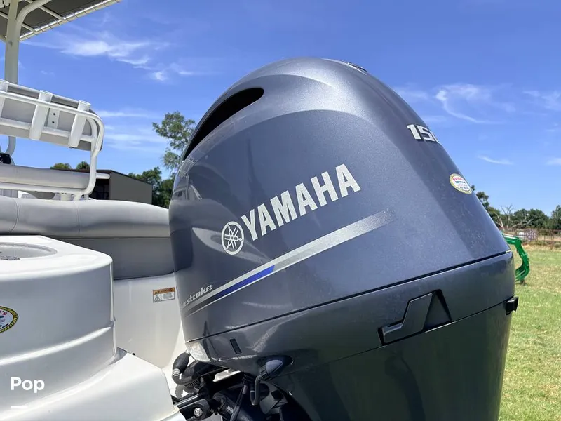 Slide: The Image of NauticStar 2102L 2021 - 16634570