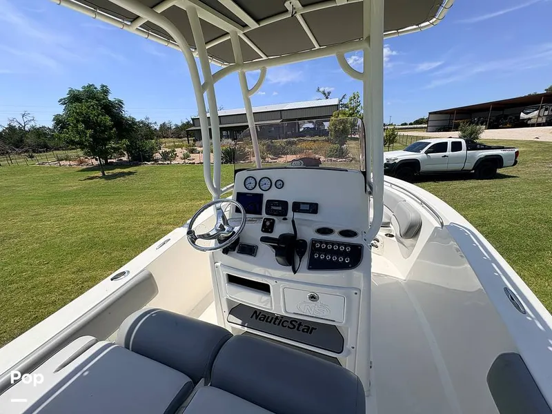 Slide: The Image of NauticStar 2102L 2021 - 16634549