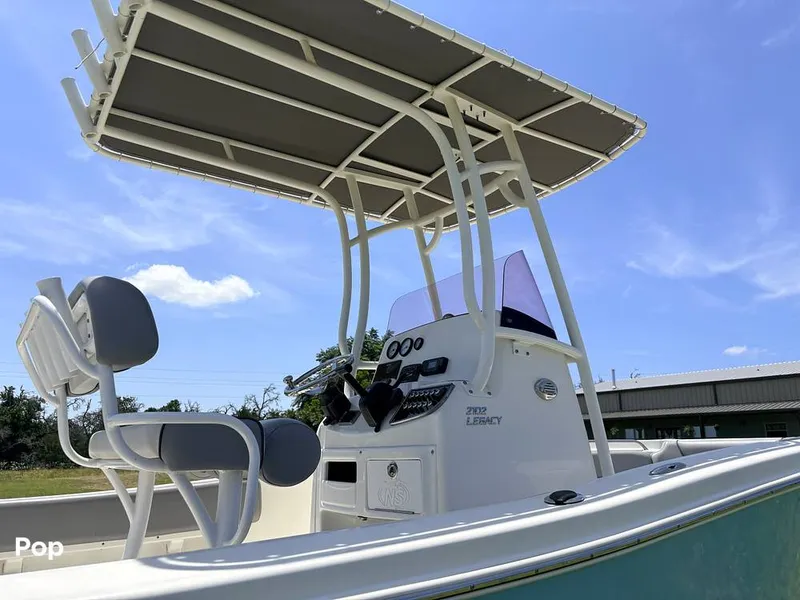 Slide: The Image of NauticStar 2102L 2021 - 16634581