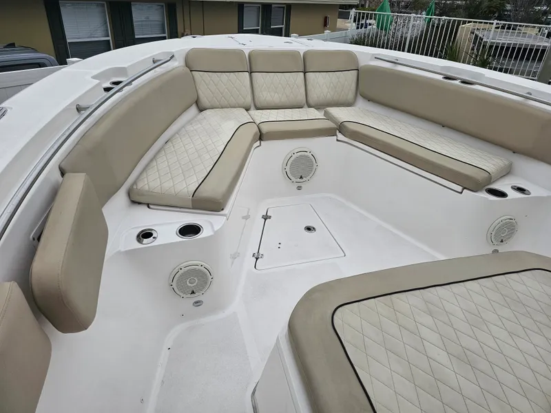 Slide: The Image of Sea Fox 328 COMMANDER 2018 - 11