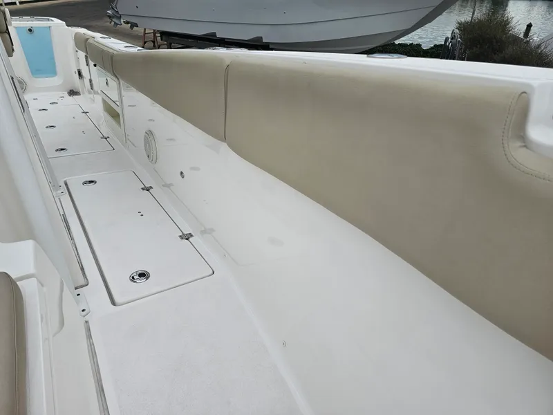 Slide: The Image of Sea Fox 328 COMMANDER 2018 - 20