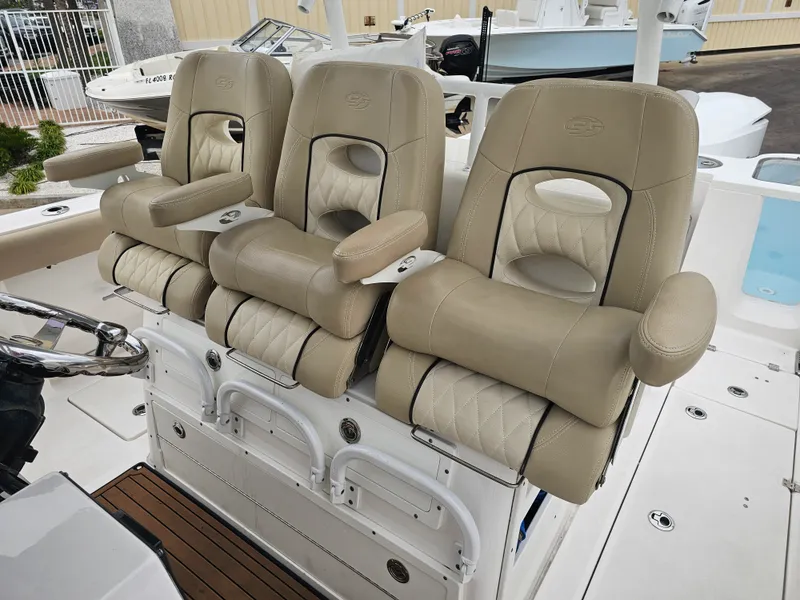 Slide: The Image of Sea Fox 328 COMMANDER 2018 - 21