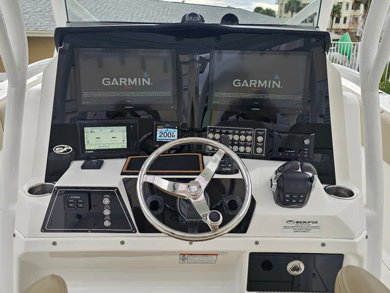 Slide: The Image of Sea Fox 328 COMMANDER 2018 - 24