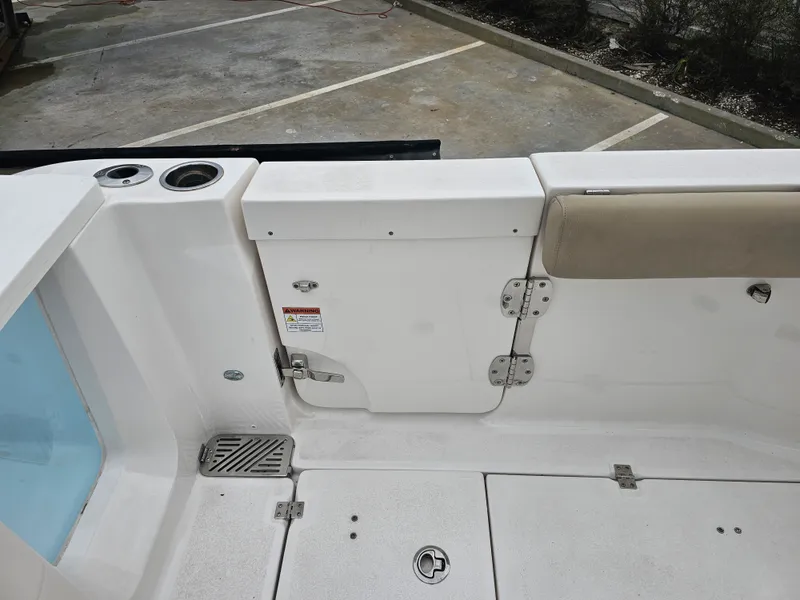 Slide: The Image of Sea Fox 328 COMMANDER 2018 - 41