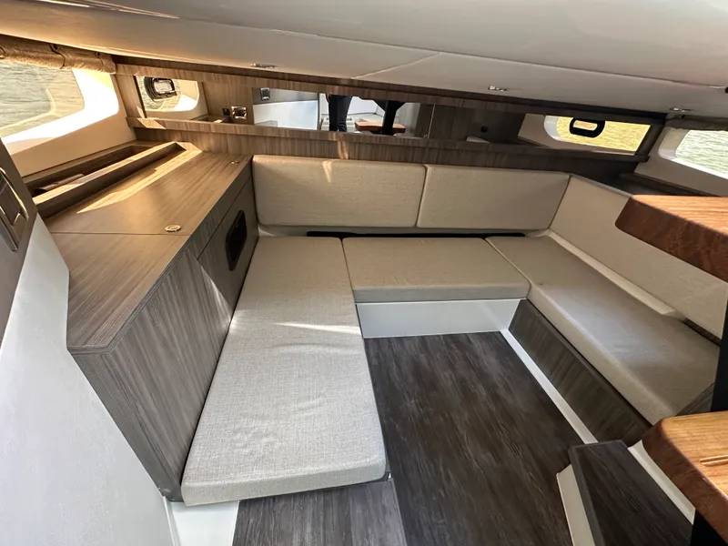Slide: The Image of Sea Ray Sundancer 370 2026 - 22