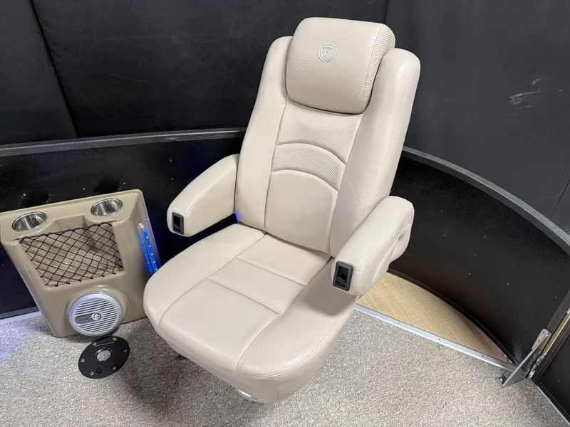 Slide: The Image of Premier 260 GRAND ISLE 2012 - 30