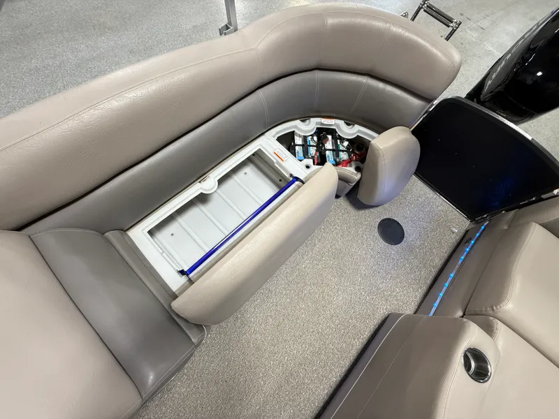 Slide: The Image of Premier 260 GRAND ISLE 2012 - 90