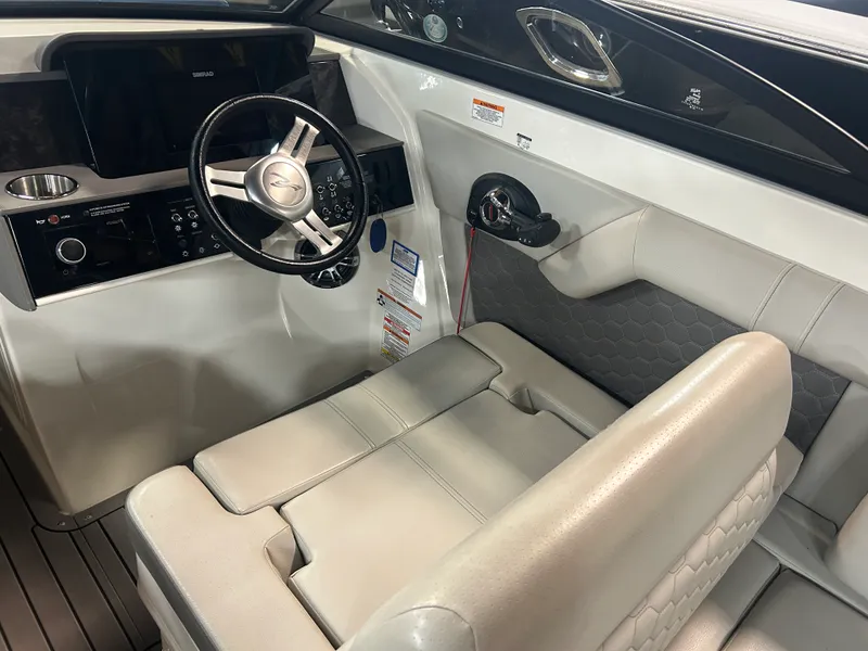 Slide: The Image of Sea Ray 270 SDX 2021 - 15