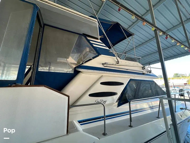 Slide: The Image of Sea Ray 410 AFt Cabin 1986 - 16033340