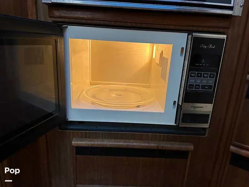 Slide: The Image of Sea Ray 410 AFt Cabin 1986 - 16033267