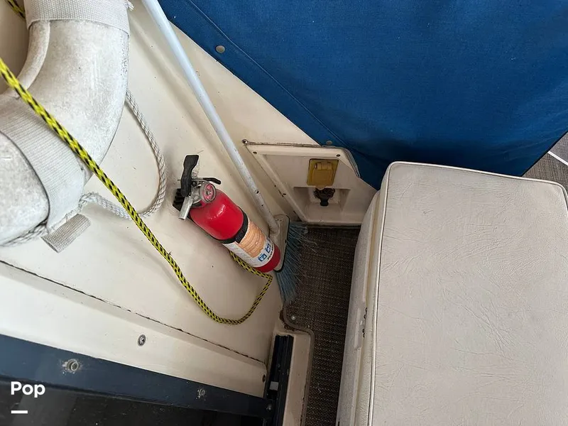 Slide: The Image of Sea Ray 410 AFt Cabin 1986 - 16033298